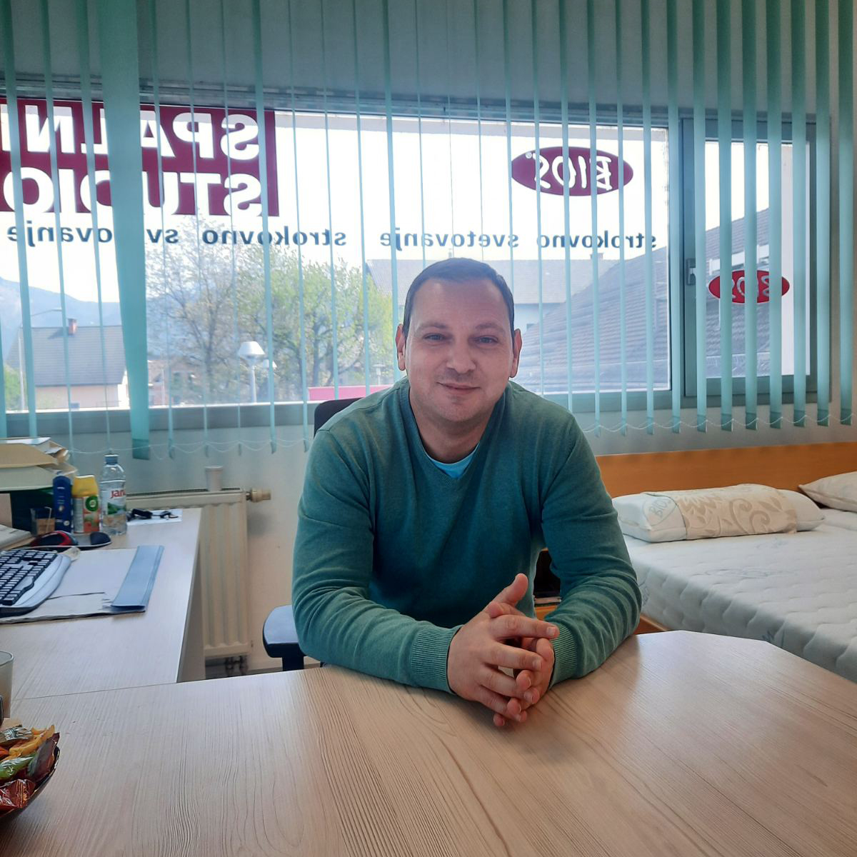 IMG-72d7db3756b18db22cc7e009b0ab8664-V